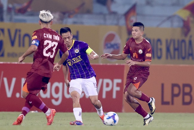 V -League khởi đầu tưng bừng với Văn Quyết, Tiến Linh và cầu thủ Việt kiều - Ảnh 1.